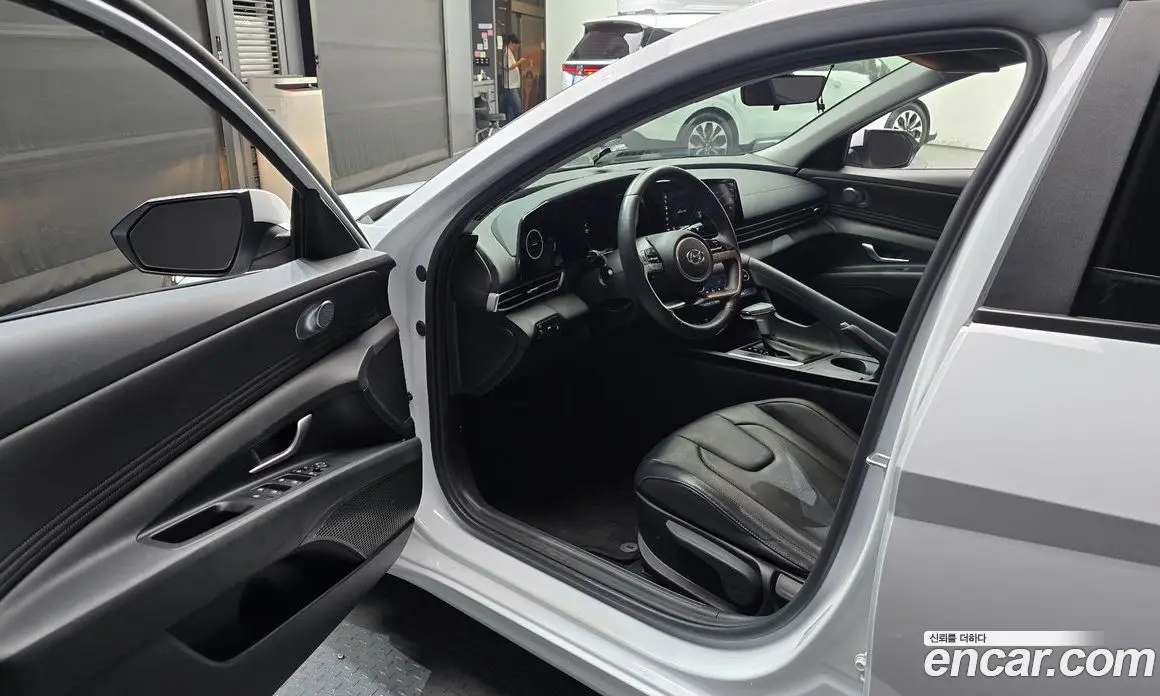 Hyundai Avante 2022 1.6 автомат (гидро), фото 13