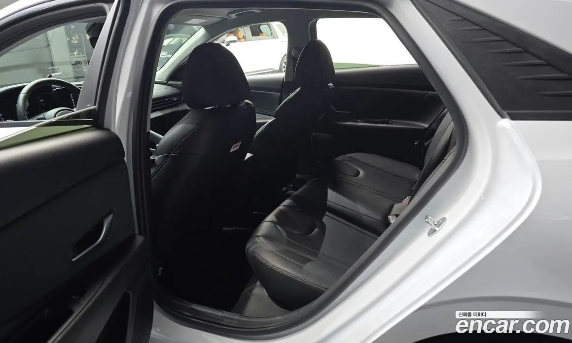 Hyundai Avante 2022 1.6 автомат (гидро), фото 16