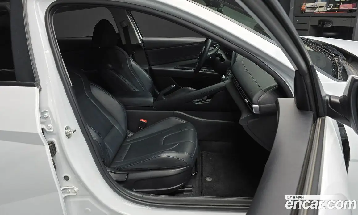 Hyundai Avante 2022 1.6 автомат (гидро), фото 17