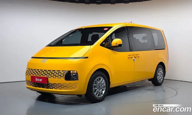 Hyundai Staria, 2025, 4 960 км