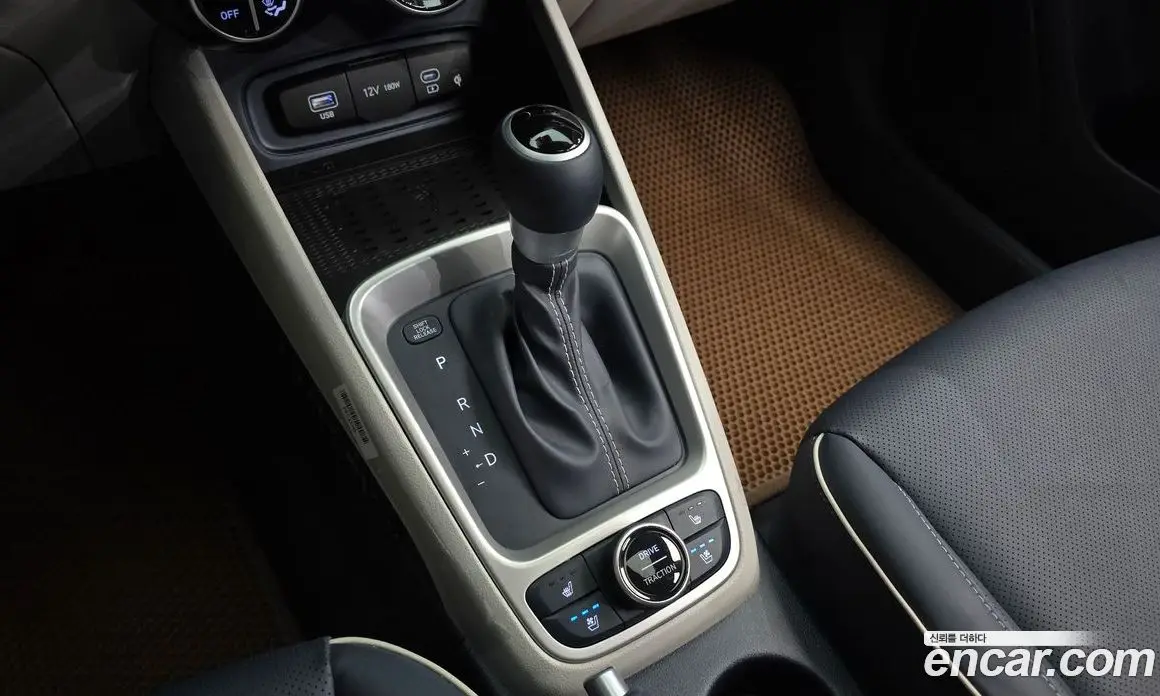 Hyundai Venue 2022 1.6 автомат (гидро), фото 12