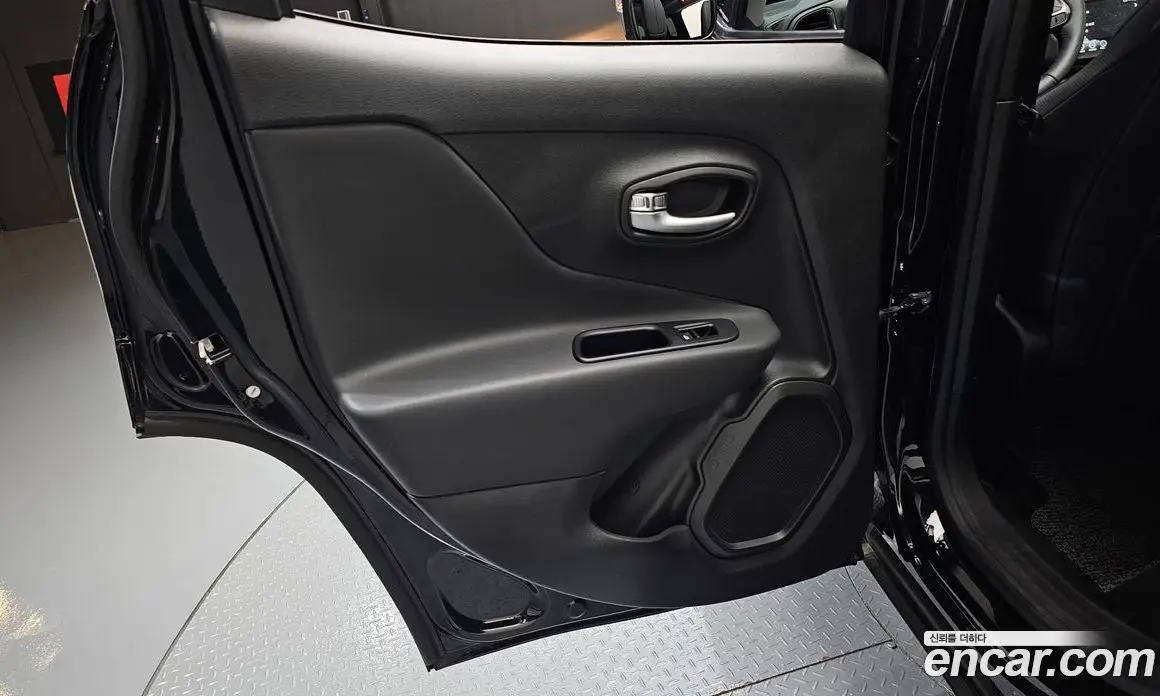 Jeep Renegade 2022 1.3 автомат (гидро), фото 15 Jeep Renegade 2022 1.3 автомат (гидро), фото 15