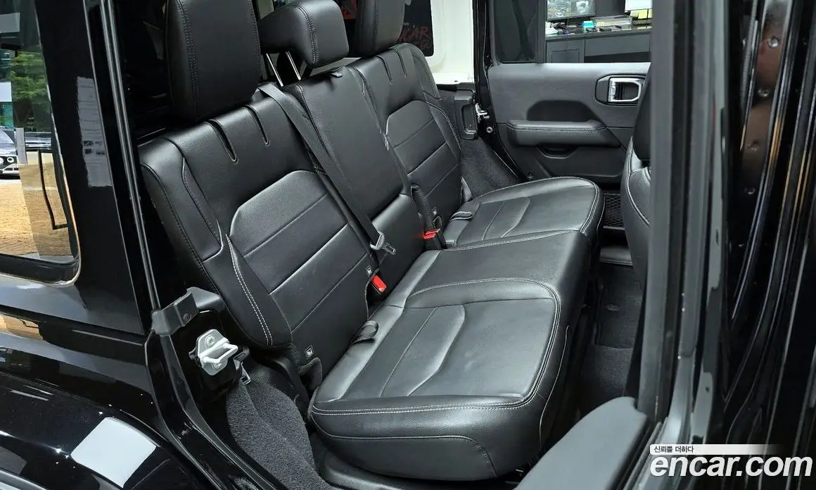 Jeep Wrangler 2021 2.0 автомат (гидро), фото 17 Jeep Wrangler 2021 2.0 автомат (гидро), фото 17