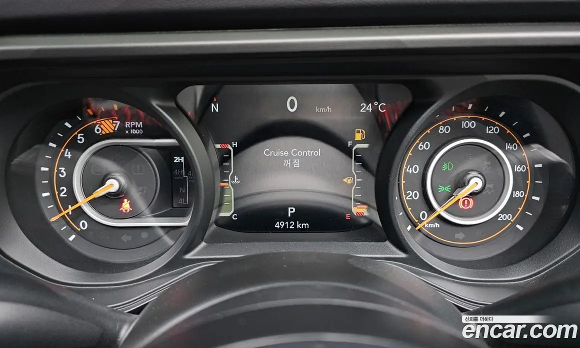 Jeep Wrangler 2024 2.0 автомат (гидро), фото 10 Jeep Wrangler 2024 2.0 автомат (гидро), фото 10