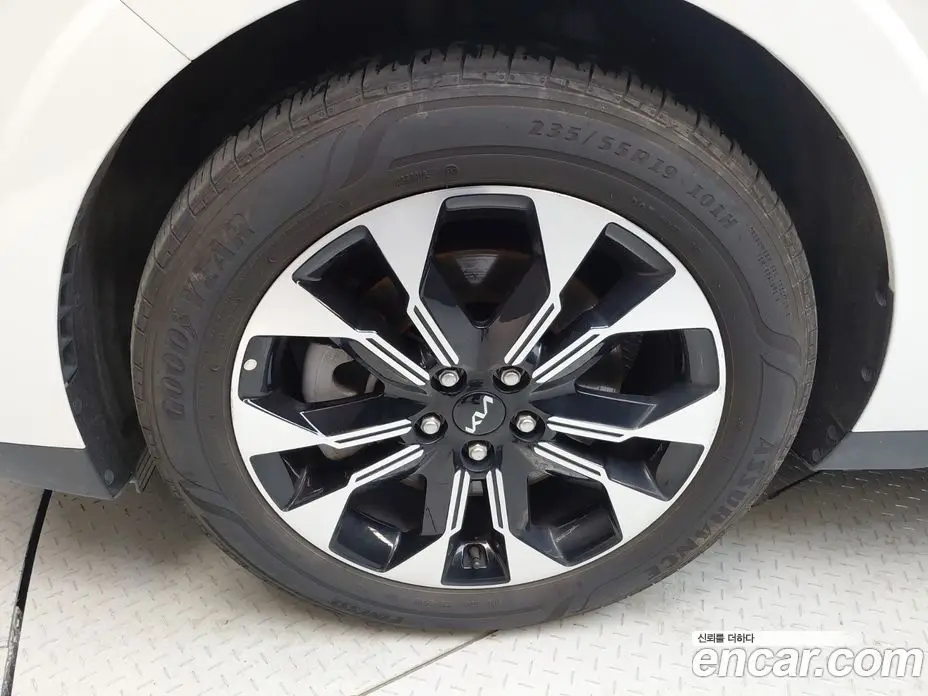 Kia Carnival 2023 2.2 автомат (гидро), фото 5