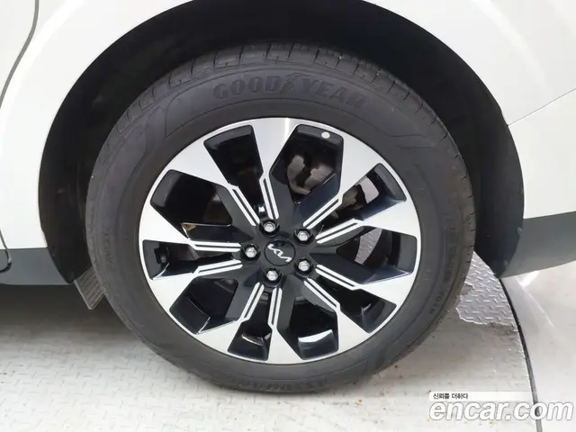 Kia Carnival 2023 2.2 автомат (гидро), миниатюра 7