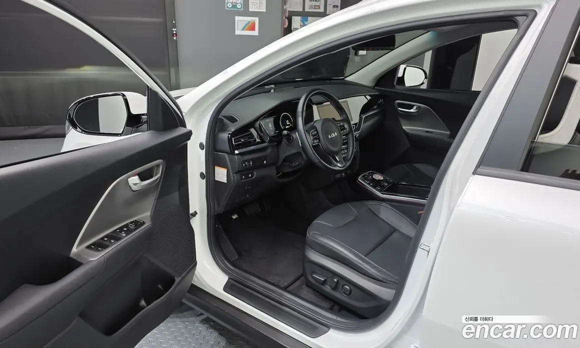 Kia Niro 2023 0.2 автомат (гидро), фото 13 Kia Niro 2023 0.2 автомат (гидро), фото 13
