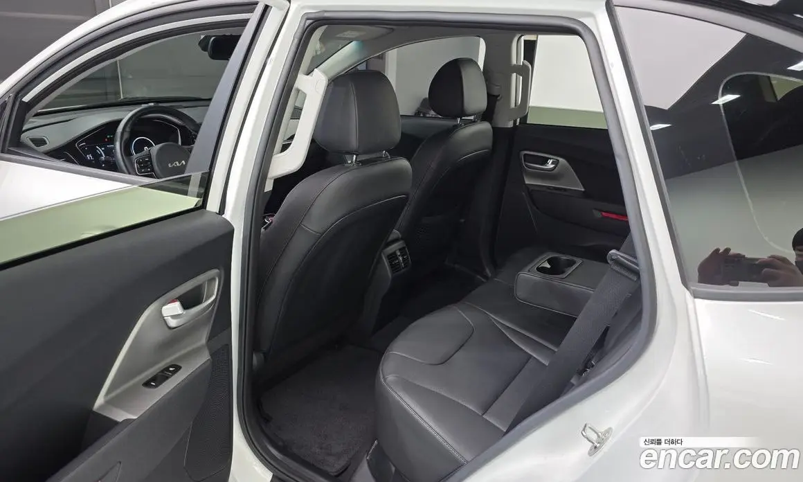 Kia Niro 2023 0.2 автомат (гидро), фото 17 Kia Niro 2023 0.2 автомат (гидро), фото 17