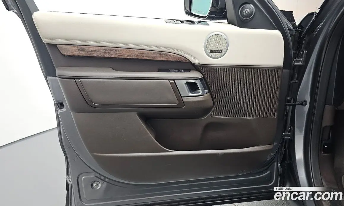 Land Rover Discovery 2017 3.0 автомат (гидро), фото 14