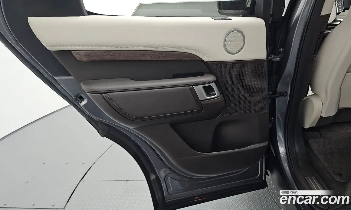 Land Rover Discovery 2017 3.0 автомат (гидро), фото 15