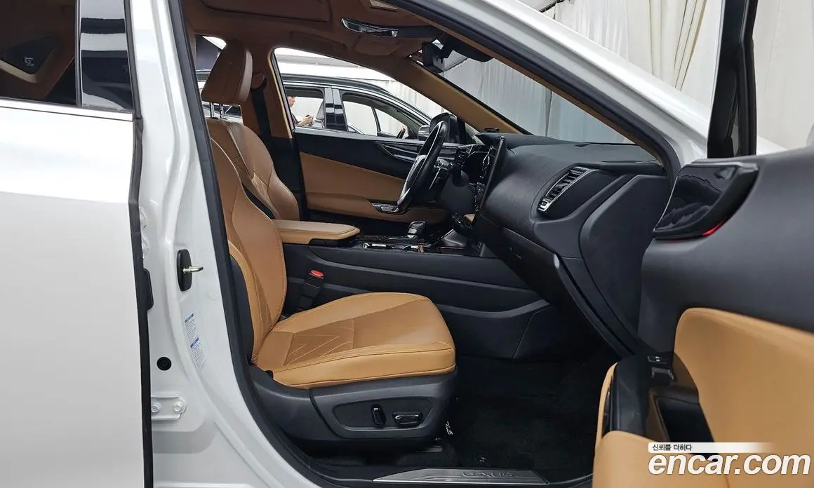 Lexus NX 2023 2.5 автомат (гидро), фото 17