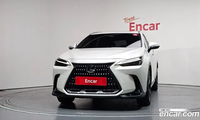Lexus NX 2023 2.5 автомат (гидро), миниатюра 3