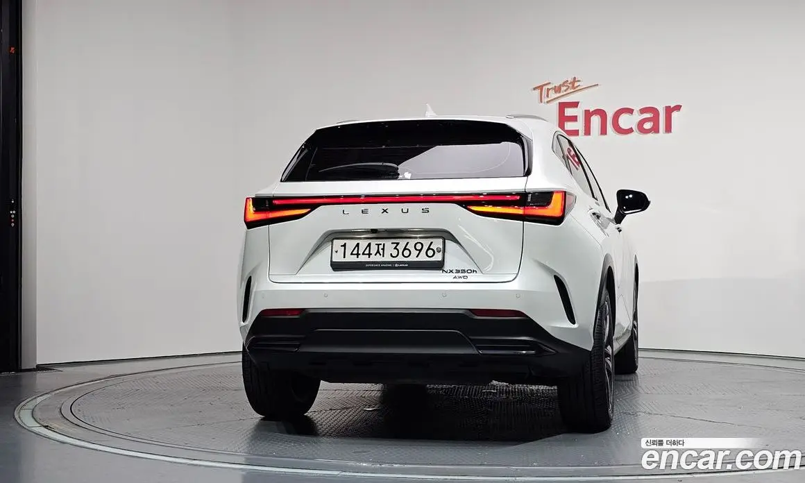 Lexus NX 2023 2.5 автомат (гидро), фото 4
