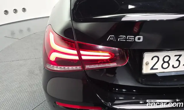 Mercedes-Benz A-Class 2020 2.0 автомат (гидро), миниатюра 9