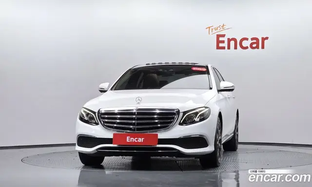 Mercedes-Benz E-Class 2018 2.0 автомат (гидро), миниатюра 2