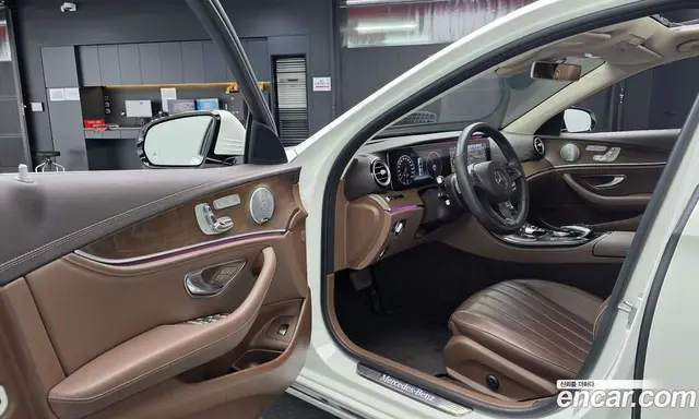 Mercedes-Benz E-Class 2018 2.0 автомат (гидро), миниатюра 12