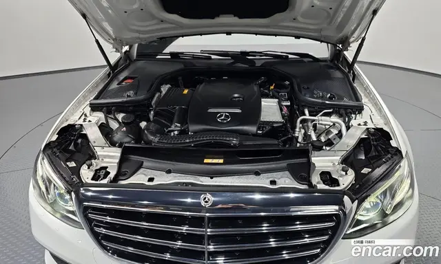 Mercedes-Benz E-Class 2018 2.0 автомат (гидро), миниатюра 5
