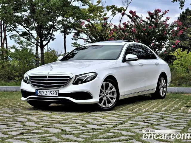 Mercedes-Benz E-Class 2018 1.9 автомат (гидро), миниатюра 2