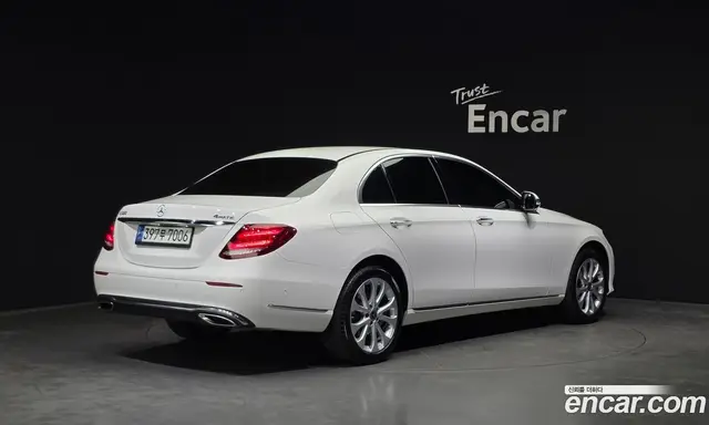 Mercedes-Benz E-Class 2019 2.0 автомат (гидро), миниатюра 2