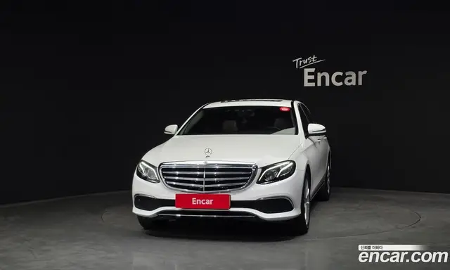 Mercedes-Benz E-Class 2019 2.0 автомат (гидро), миниатюра 3