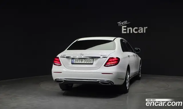 Mercedes-Benz E-Class 2019 2.0 автомат (гидро), миниатюра 4