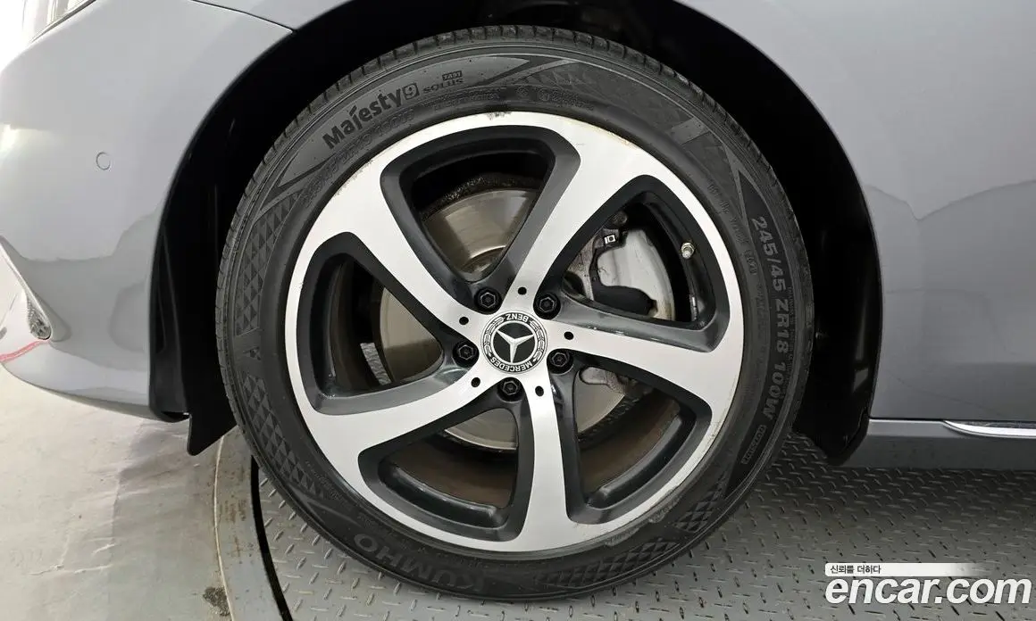 Mercedes-Benz E-Class 2019 2.0 автомат (гидро), фото 5 Mercedes-Benz E-Class 2019 2.0 автомат (гидро), фото 5