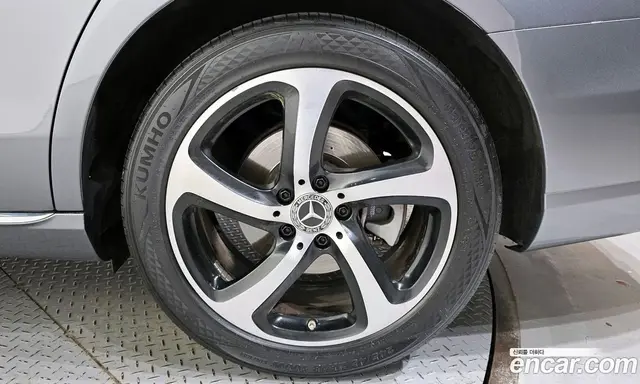 Mercedes-Benz E-Class 2019 2.0 автомат (гидро), миниатюра 7 Mercedes-Benz E-Class 2019 2.0 автомат (гидро), миниатюра 7