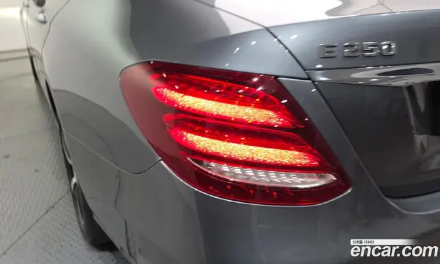 Mercedes-Benz E-Class 2019 2.0 автомат (гидро), миниатюра 9 Mercedes-Benz E-Class 2019 2.0 автомат (гидро), миниатюра 9