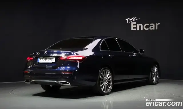 Mercedes-Benz E-Class 2022 2.0 автомат (гидро), миниатюра 2