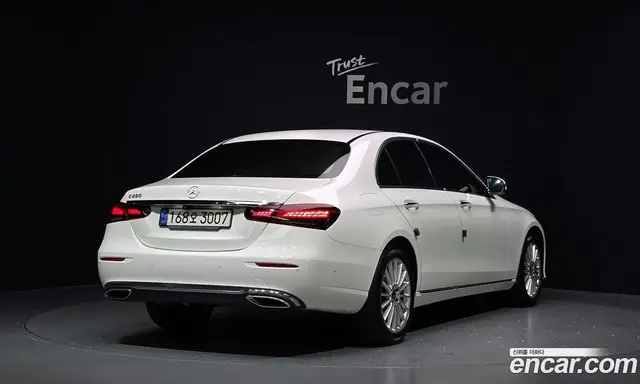 Mercedes-Benz E-Class 2022 2.0 автомат (гидро), миниатюра 2