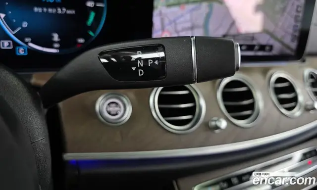 Mercedes-Benz E-Class 2022 2.0 автомат (гидро), миниатюра 12