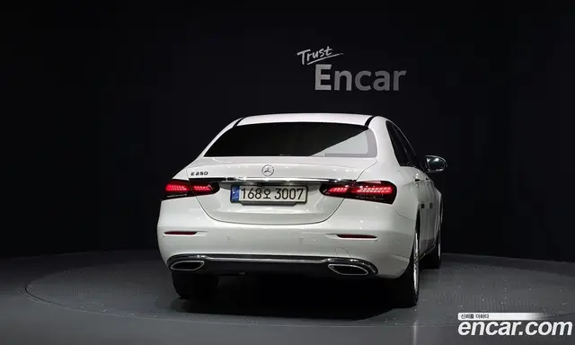 Mercedes-Benz E-Class 2022 2.0 автомат (гидро), миниатюра 4