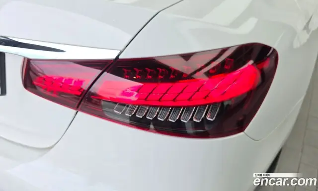 Mercedes-Benz E-Class 2022 2.0 автомат (гидро), миниатюра 9