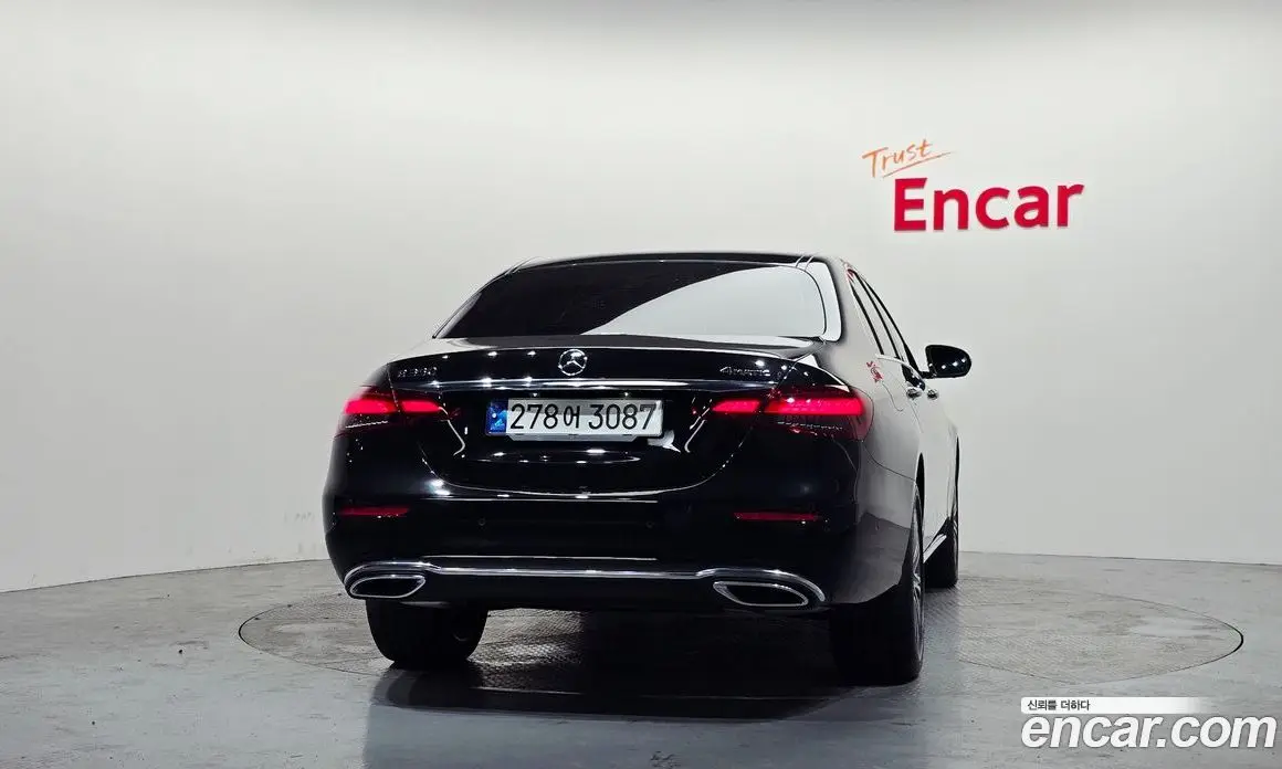 Mercedes-Benz E-Class 2023 2.0 автомат (гидро), фото 4