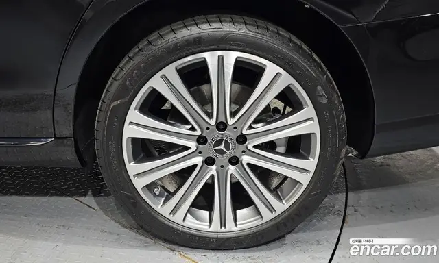 Mercedes-Benz E-Class 2023 2.0 автомат (гидро), миниатюра 7