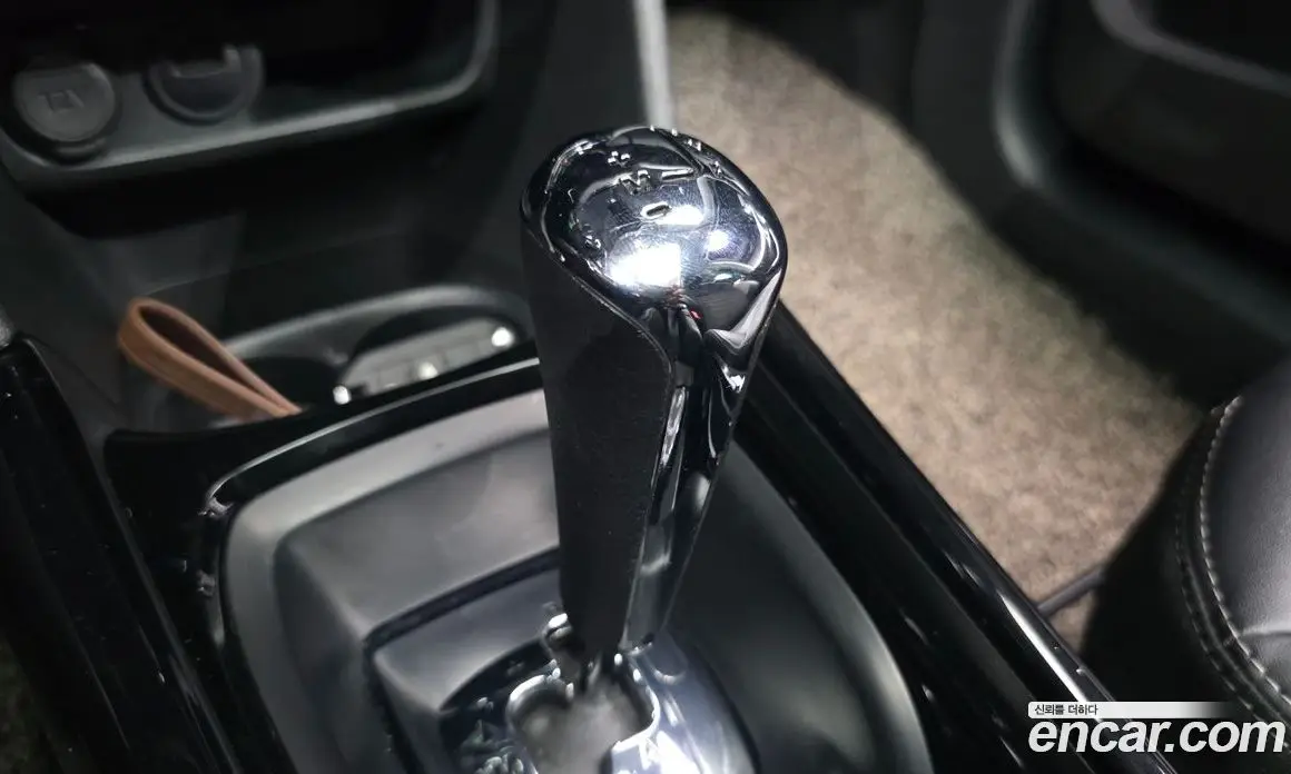 Peugeot 2008 2018 1.6 автомат (гидро), фото 12
