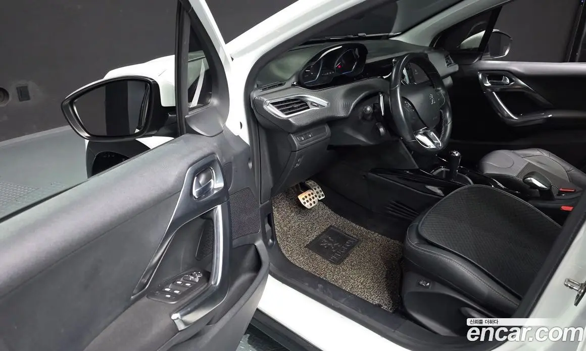 Peugeot 2008 2018 1.6 автомат (гидро), фото 13