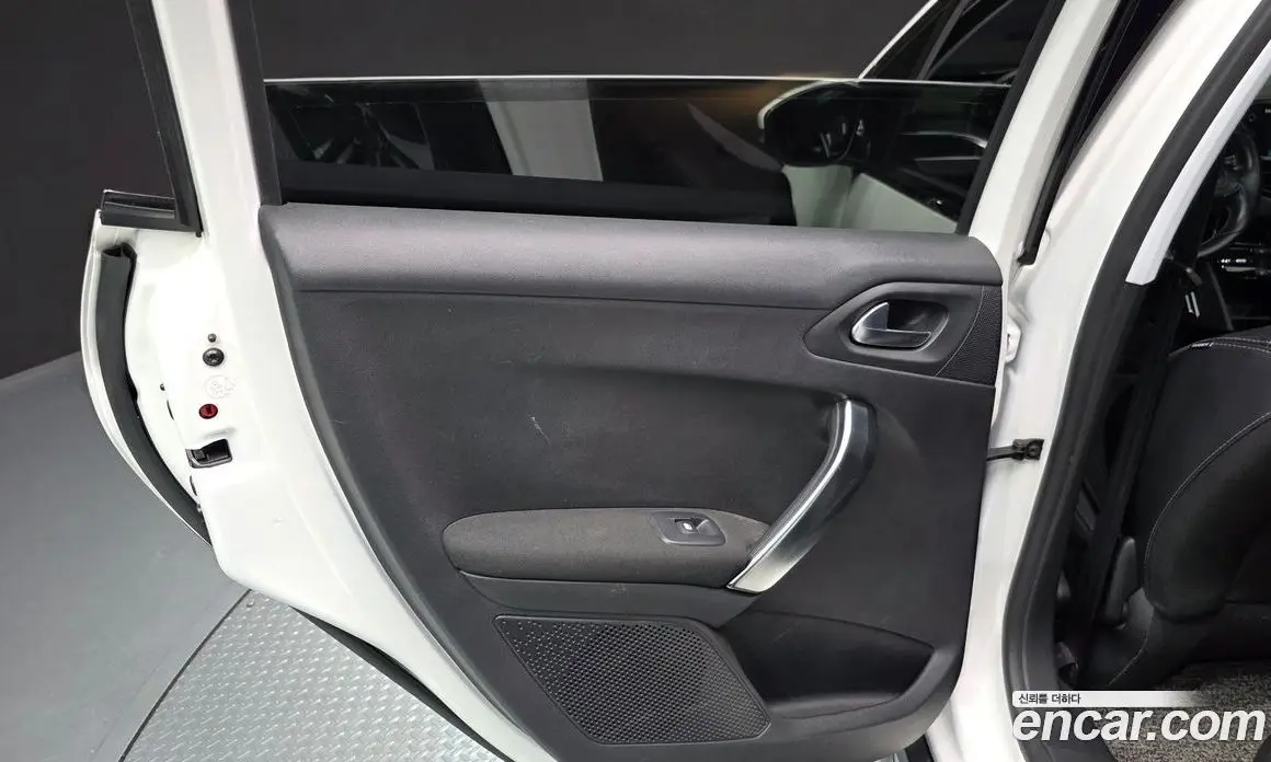Peugeot 2008 2018 1.6 автомат (гидро), фото 15