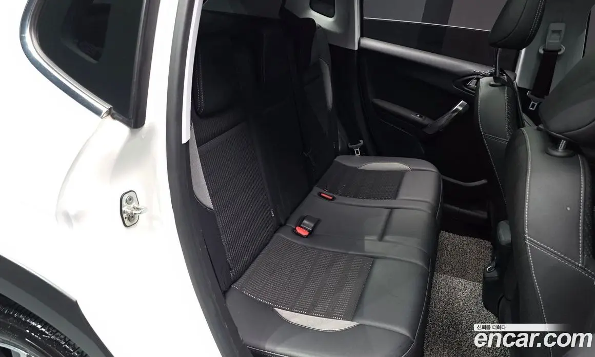 Peugeot 2008 2018 1.6 автомат (гидро), фото 17