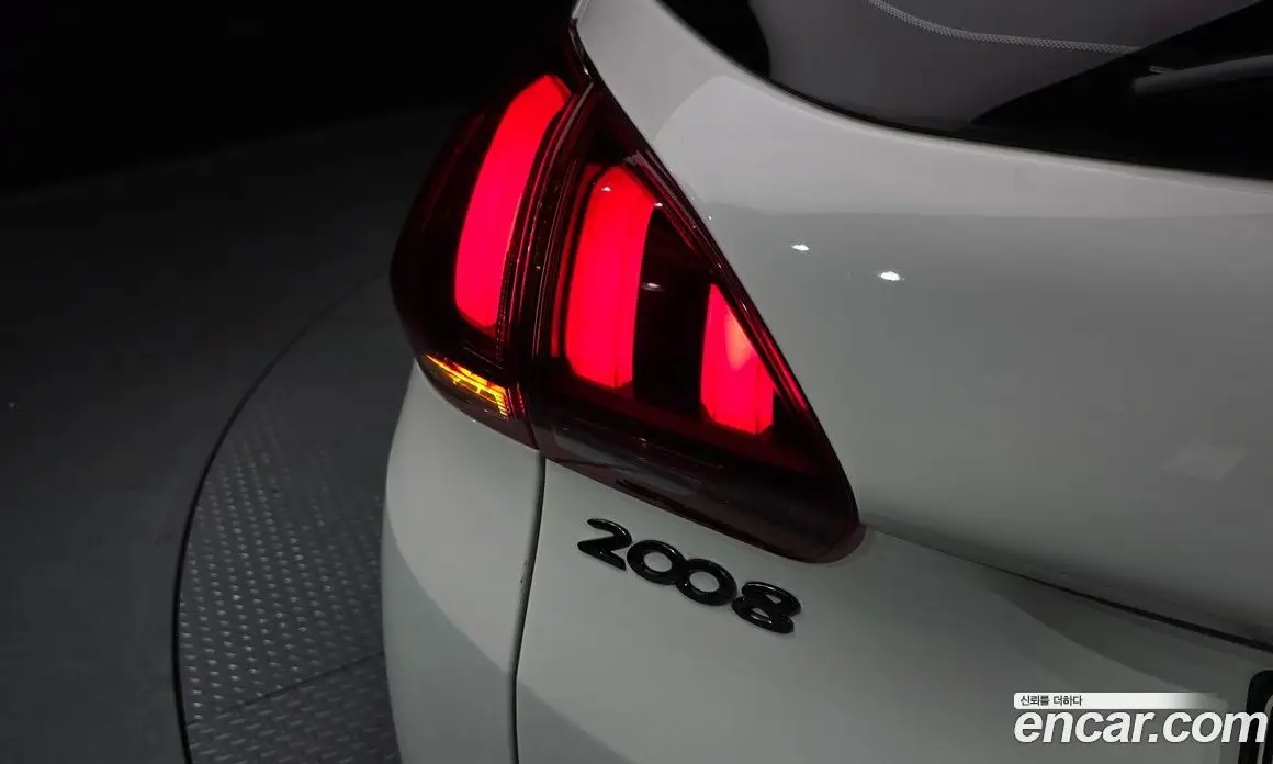 Peugeot 2008 2018 1.6 автомат (гидро), фото 9