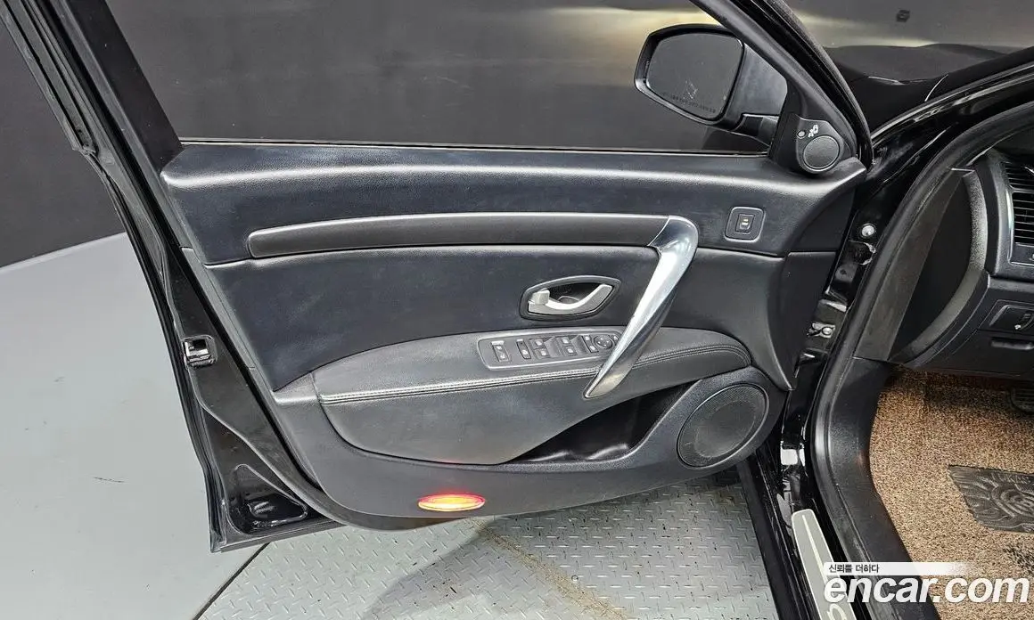 Renault (Samsung) SM7 2016 2.0 автомат (гидро), фото 14 Renault (Samsung) SM7 2016 2.0 автомат (гидро), фото 14