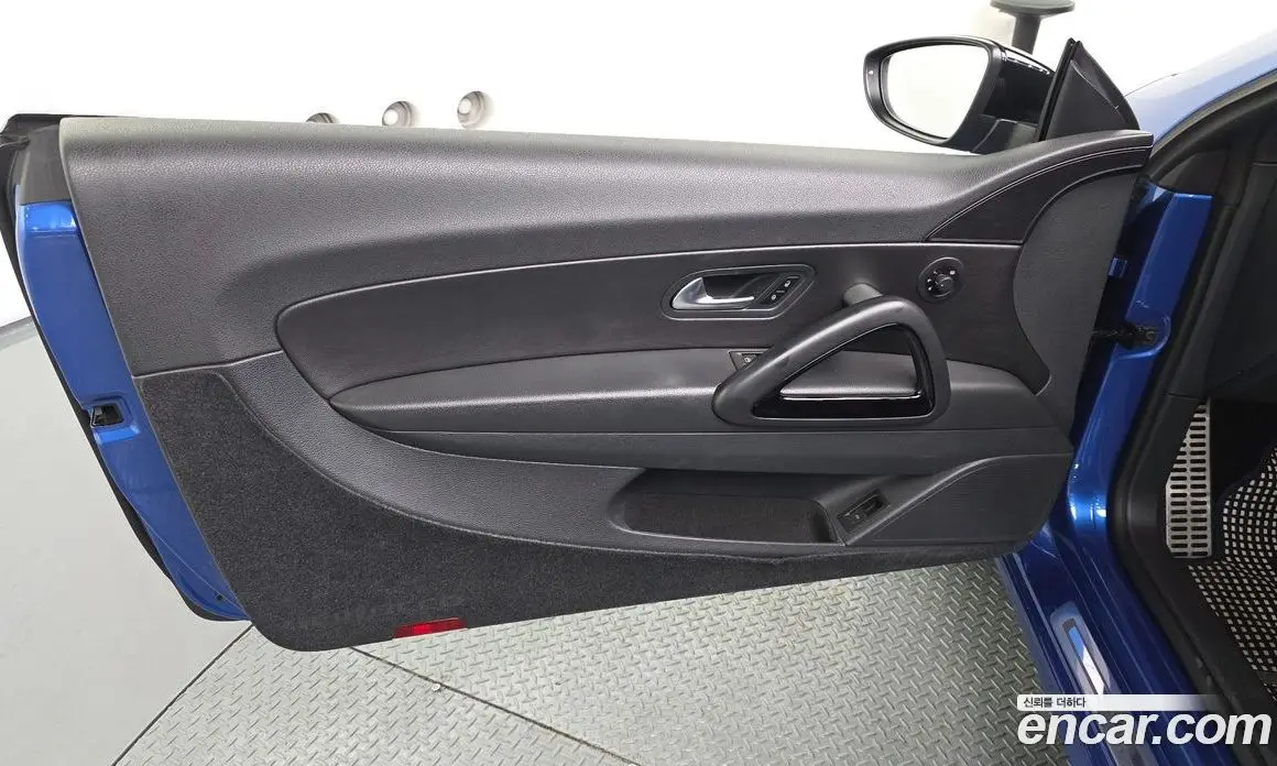 Volkswagen Scirocco 2013 2.0 автомат (гидро), фото 13 Volkswagen Scirocco 2013 2.0 автомат (гидро), фото 13