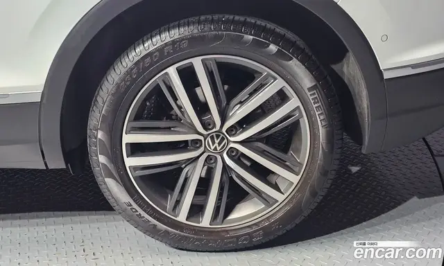 Volkswagen Tiguan 2022 2.0 автомат (гидро), миниатюра 7