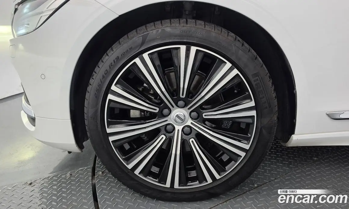 Volvo S90 2021 2.0 автомат (гидро), фото 5 Volvo S90 2021 2.0 автомат (гидро), фото 5
