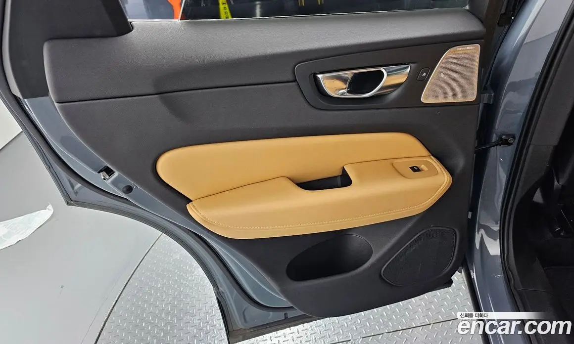 Volvo XC60 2021 2.0 автомат (гидро), фото 15