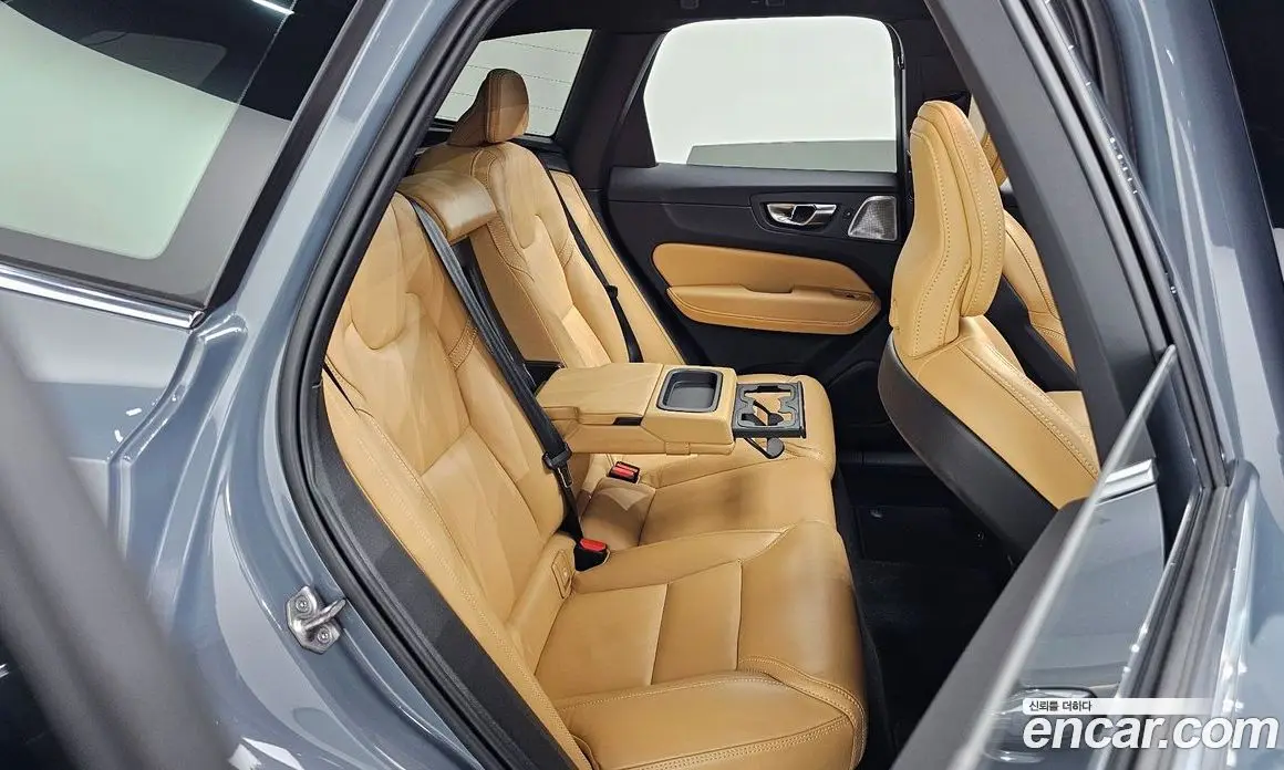 Volvo XC60 2021 2.0 автомат (гидро), фото 16