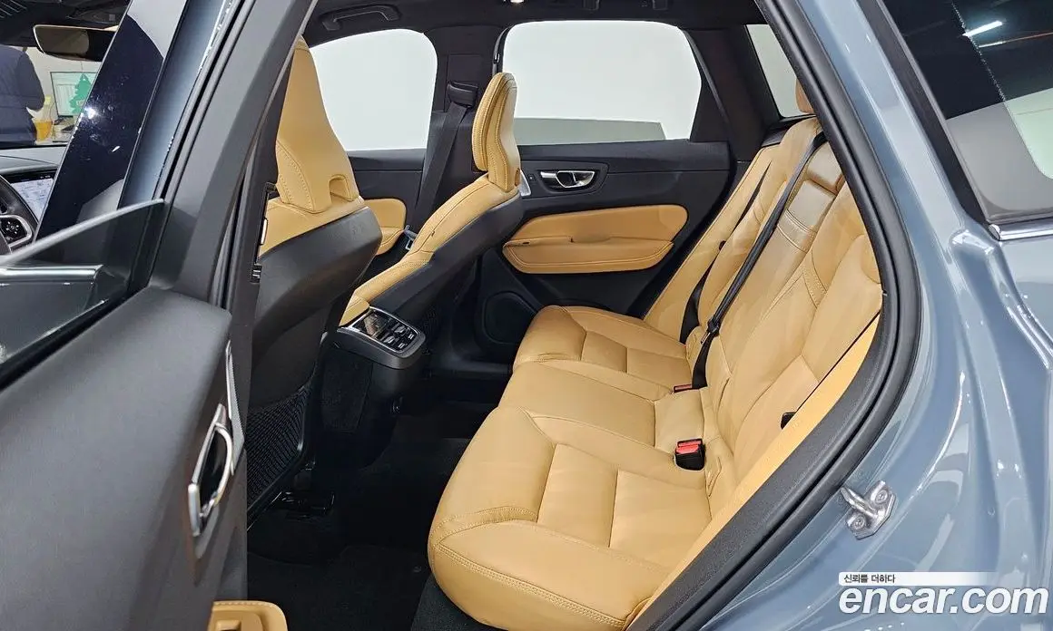 Volvo XC60 2021 2.0 автомат (гидро), фото 18