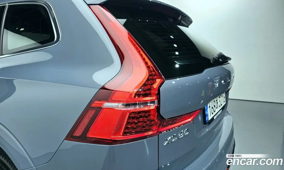 Volvo XC60 2021 2.0 автомат (гидро), фото 9