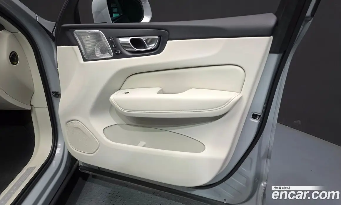 Volvo XC60 2024 2.0 автомат (гидро), фото 14