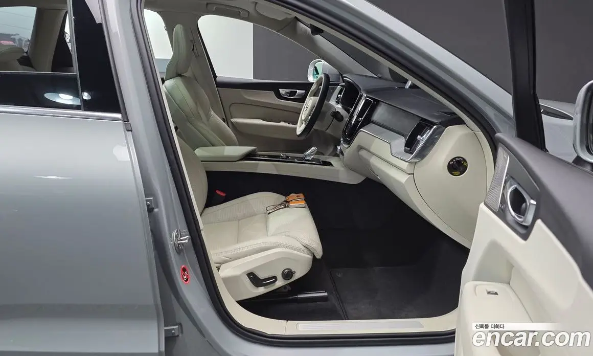 Volvo XC60 2024 2.0 автомат (гидро), фото 16